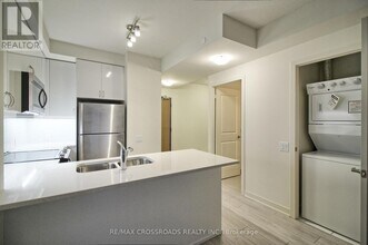 4955 Yonge St in Toronto, ON - Building Photo - Building Photo