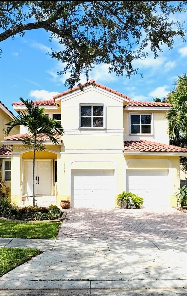 property at 16927 SW 34th St