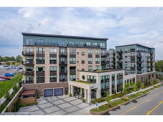 5220 Eden Ave in Edina, MN - Building Photo - Building Photo