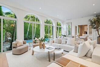 245 Everglade Ave in Palm Beach, FL - Building Photo - Building Photo