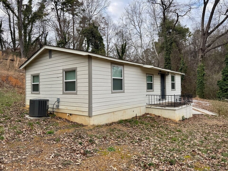 975 Beason Dr in Chattanooga, TN - Building Photo