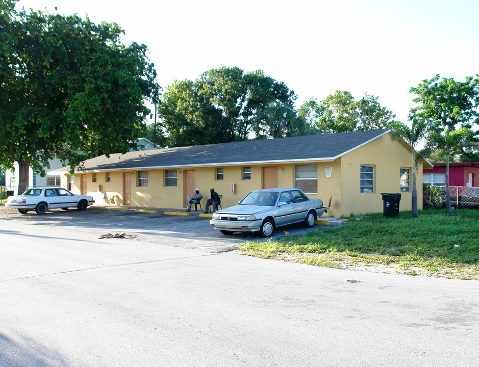 744 NW 2nd Ave in Fort Lauderdale, FL - Building Photo