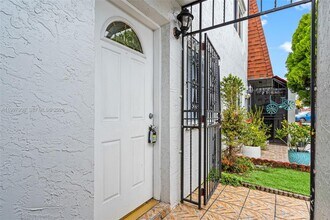 319 NW 109th Ave in Miami, FL - Building Photo - Building Photo