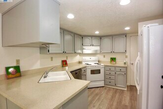 2910 Liberty Dr in Pleasanton, CA - Building Photo - Building Photo