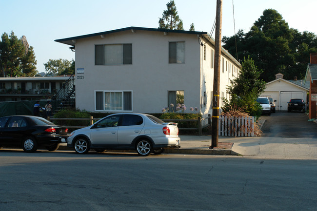 2121 Castillo St in Santa Barbara, CA - Building Photo - Building Photo