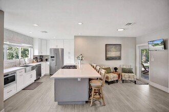 604 NE 25th Ave in Pompano Beach, FL - Building Photo - Building Photo