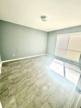 4023 Briarglen Dr, Unit 2 in Dickinson, TX - Building Photo - Building Photo