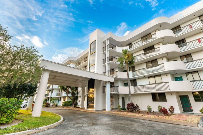 300 Columbia Dr in Cape Canaveral, FL - Building Photo - Building Photo