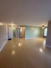 311 Sheffield Ct in Roselle, IL - Building Photo - Building Photo