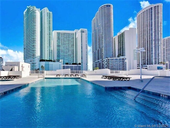 275 NE 18th St, Unit 1606 in Miami, FL - Foto de edificio - Building Photo