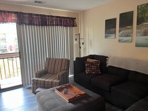 4220 Crystal Ct, Unit 3D in Hampstead, MD - Foto de edificio - Building Photo