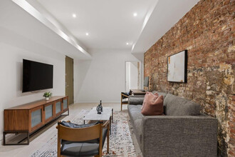 5 E 13th St in New York, NY - Foto de edificio - Building Photo