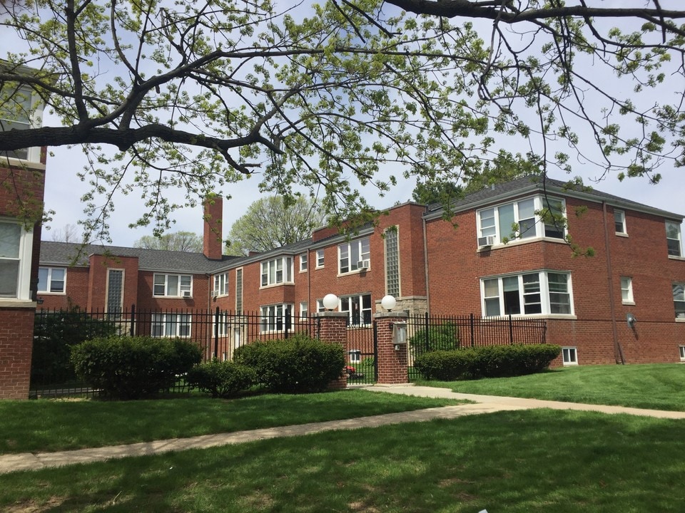 Knoxville Manor Apartments in Peoria, IL - Building Photo