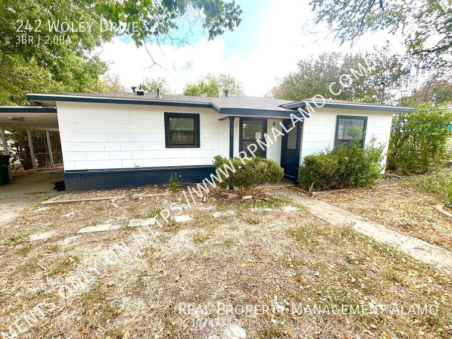 242 Woley Dr in San Antonio, TX - Building Photo