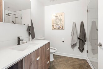 1450 S Blue Island Ave, Unit 230 in Chicago, IL - Foto de edificio - Building Photo