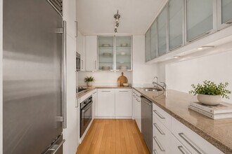 1 Irving Pl in New York, NY - Building Photo - Building Photo