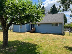 1704 Glass Ave NE in Olympia, WA - Building Photo - Building Photo