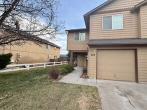 822 NE Larch Ave in Redmond, OR - Building Photo - Building Photo