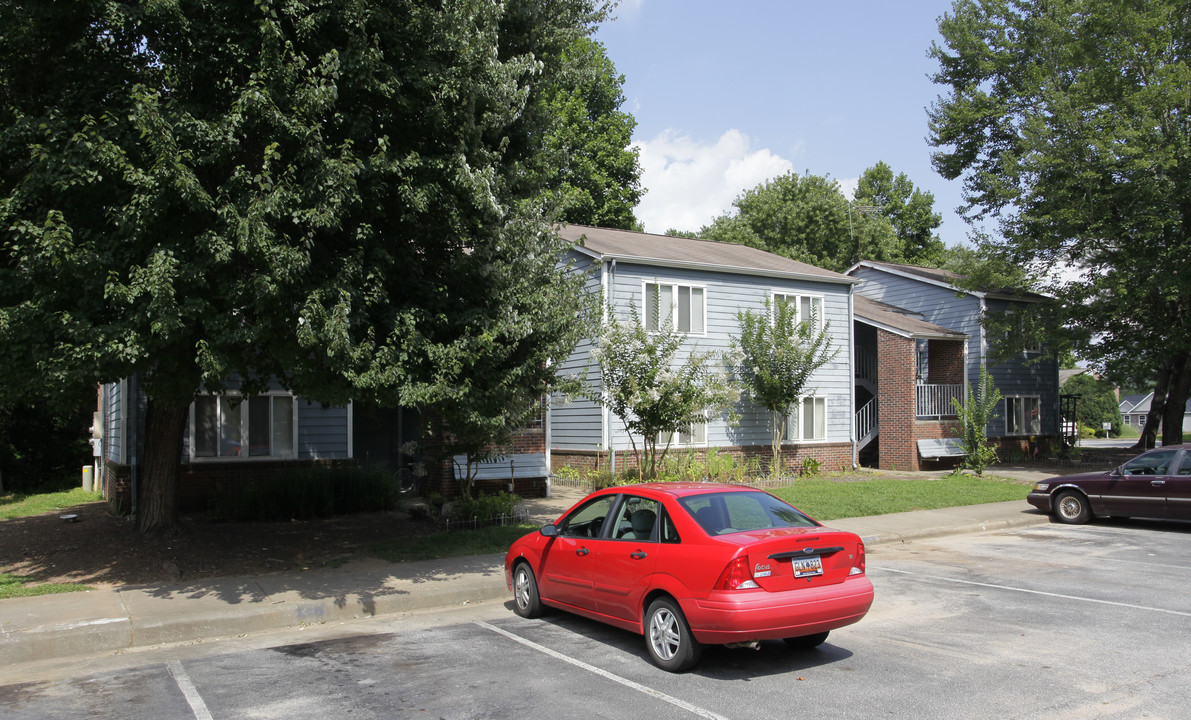 Spruce Pines Apartments in Landrum, SC - Foto de edificio