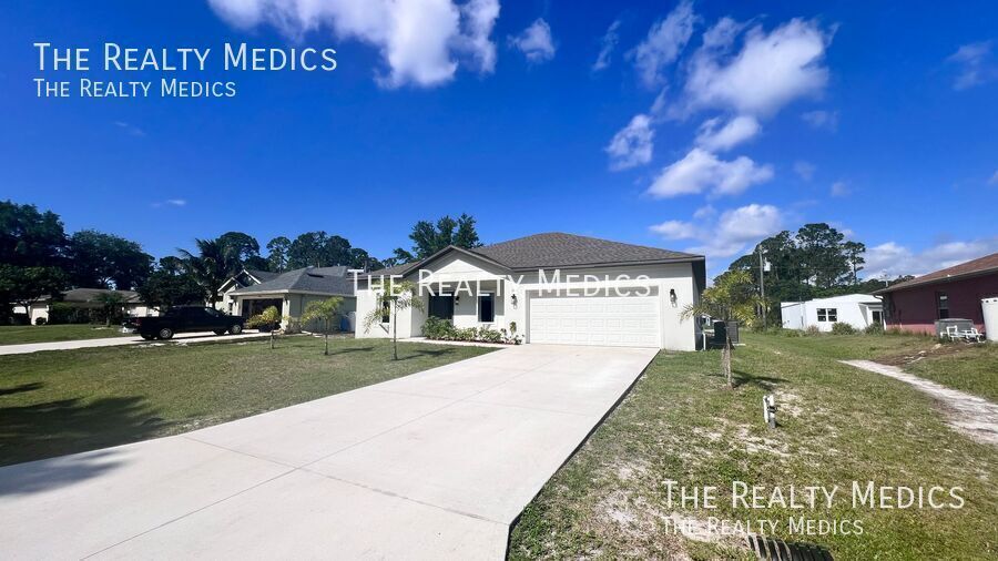 3274 Weyburn Ave SE in Palm Bay, FL - Building Photo