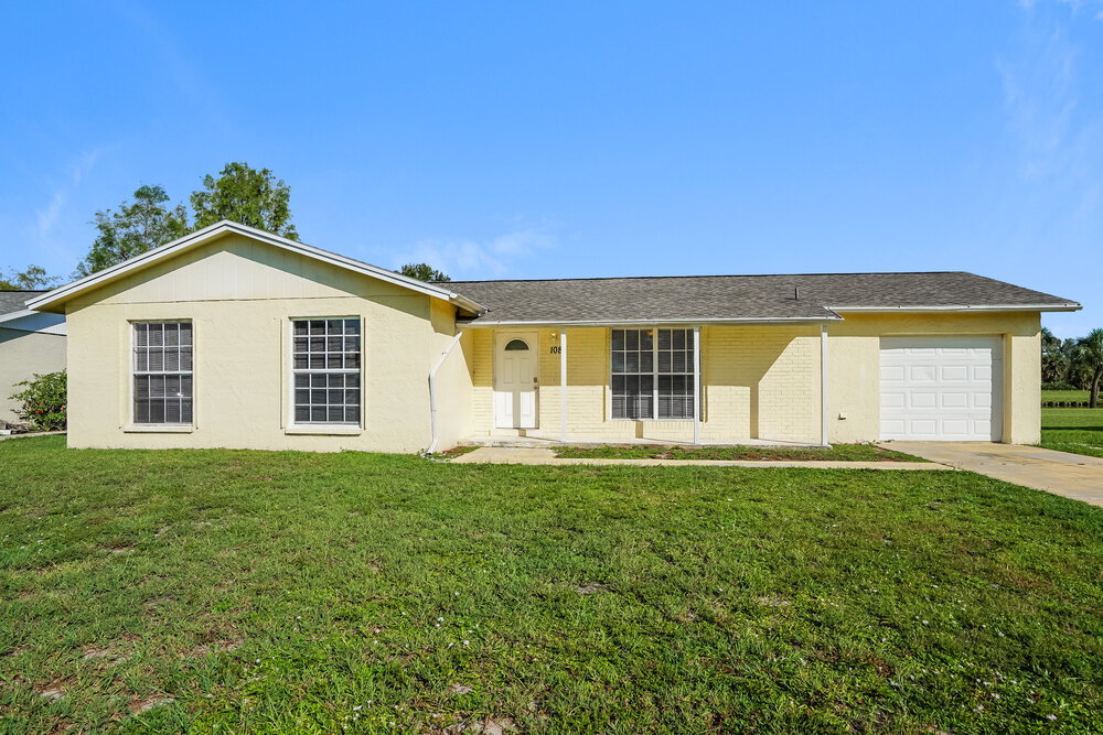 1085 Ridgeway Dr in North Fort Myers, FL - Foto de edificio