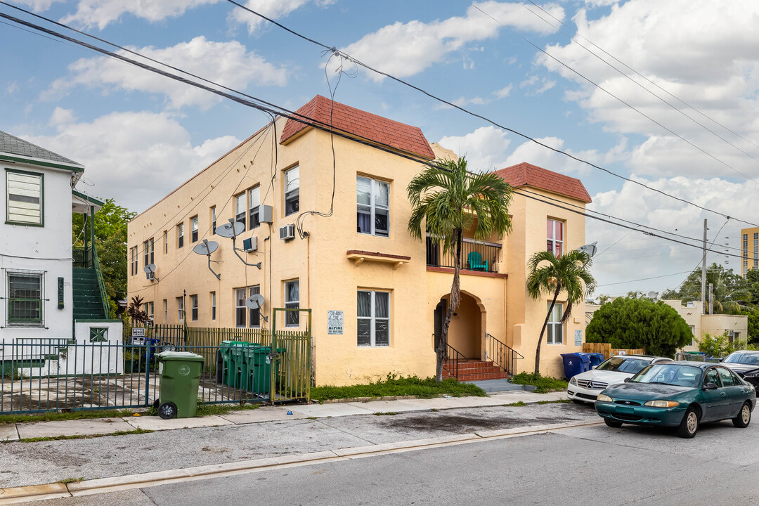 Havana Palms Apartments in Miami, FL - Building Photo