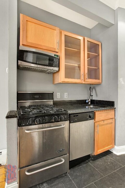 42 Avenue B, Unit 1/2FN in New York, NY - Building Photo