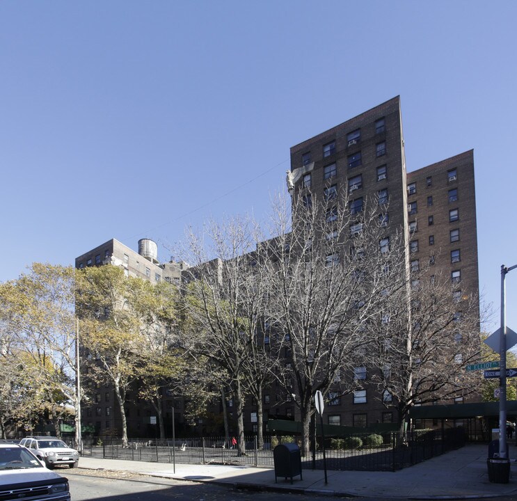 Navy Yard Housing Cooperative in Brooklyn, NY - Building Photo