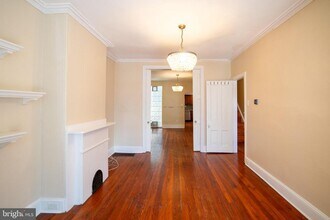 2211 Bainbridge St in Philadelphia, PA - Building Photo - Building Photo