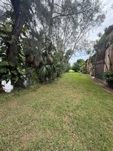 1303 Lakeview Dr E in Royal Palm Beach, FL - Building Photo - Building Photo