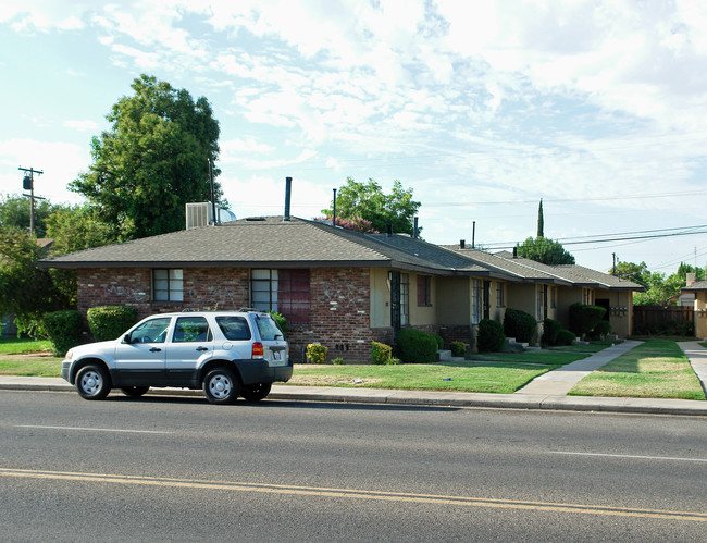 3350-3360 E Clinton Ave in Fresno, CA - Building Photo - Building Photo