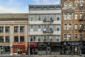 688 Manhattan Ave in Brooklyn, NY - Building Photo - Building Photo