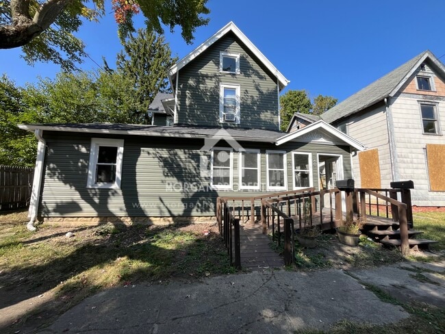property at 427 S 12th St
