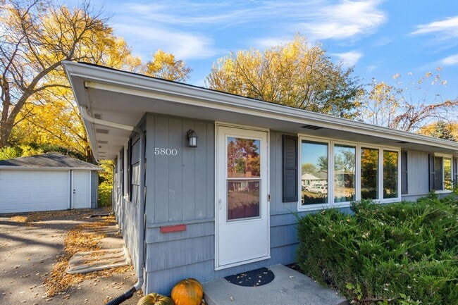 5800 Moore Lake Dr W