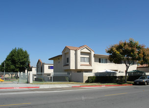 Corona Del Rey in Corona, CA - Foto de edificio - Building Photo