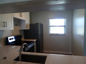 7094 Golf Colony Ct in Greenacres, FL - Building Photo - Building Photo