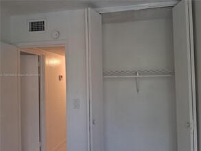 6103 SW 69th St in South Miami, FL - Building Photo - Building Photo