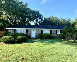 1206 Woodbridge Dr in Montgomery, AL - Building Photo