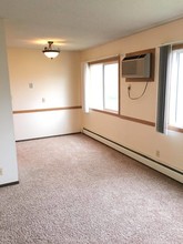 Delton Manor Apartments in Bemidji, MN - Building Photo - Building Photo