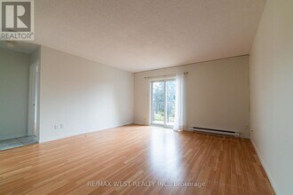 565-565 Greenfield Ave in Kitchener, ON - Building Photo - Building Photo