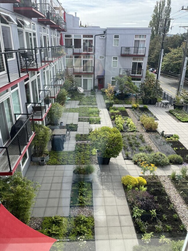 2960 Eastlake Ave E in Seattle, WA - Building Photo - Building Photo