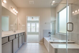 13727 Tranquila Vis Dr in Cypress, TX - Foto de edificio - Building Photo