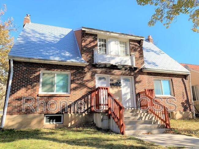 property at 2902 Fowler Ave