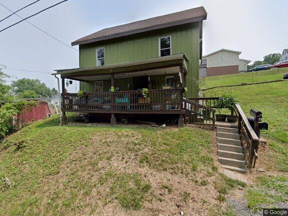 69 Cleveland Ave in Westover, WV - Building Photo