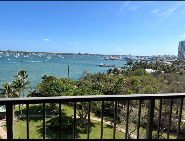 5200 N Flagler Dr in West Palm Beach, FL - Building Photo - Building Photo