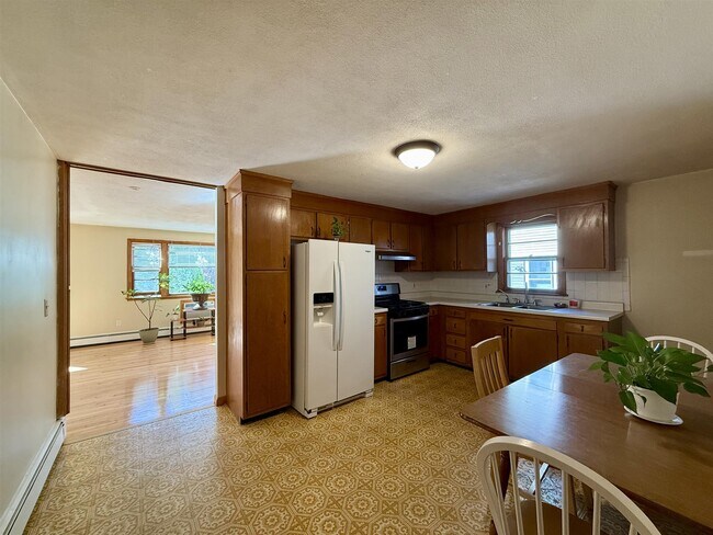 35 Ware St, Unit 1 in Somerville, MA - Building Photo - Building Photo