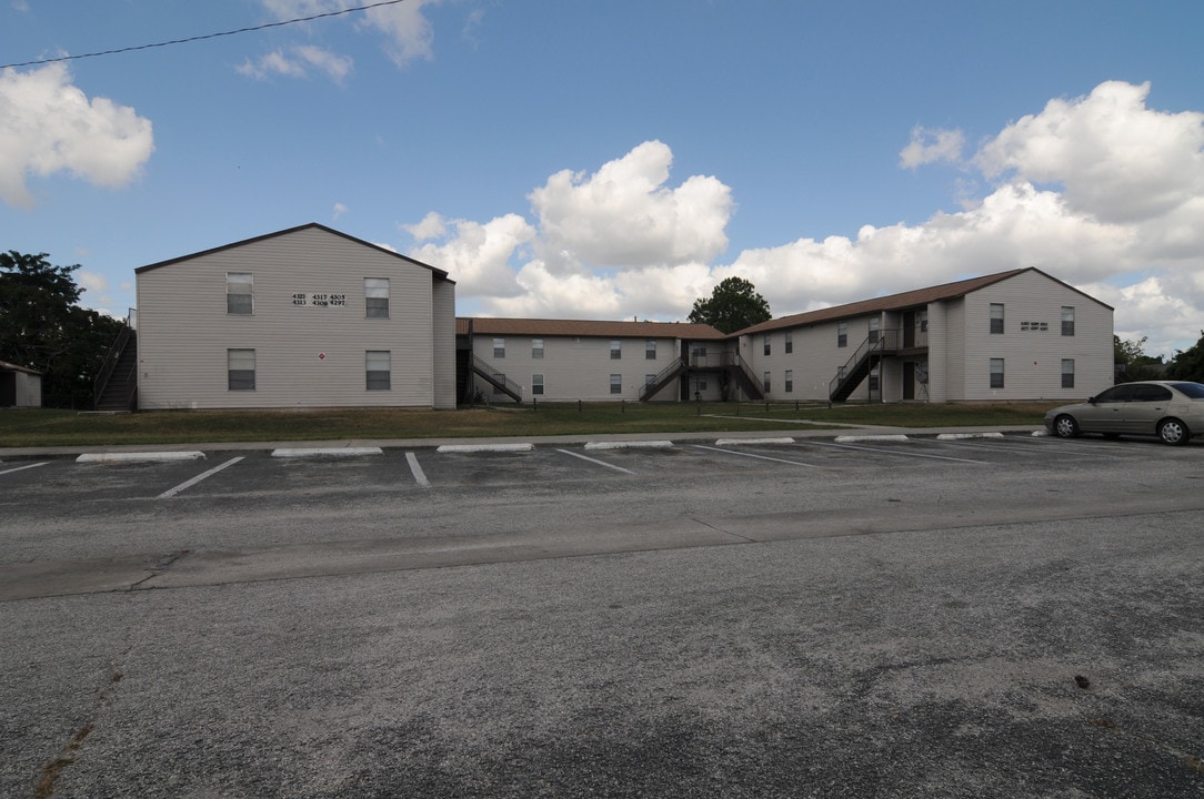 Crossroads in Orlando, FL - Building Photo