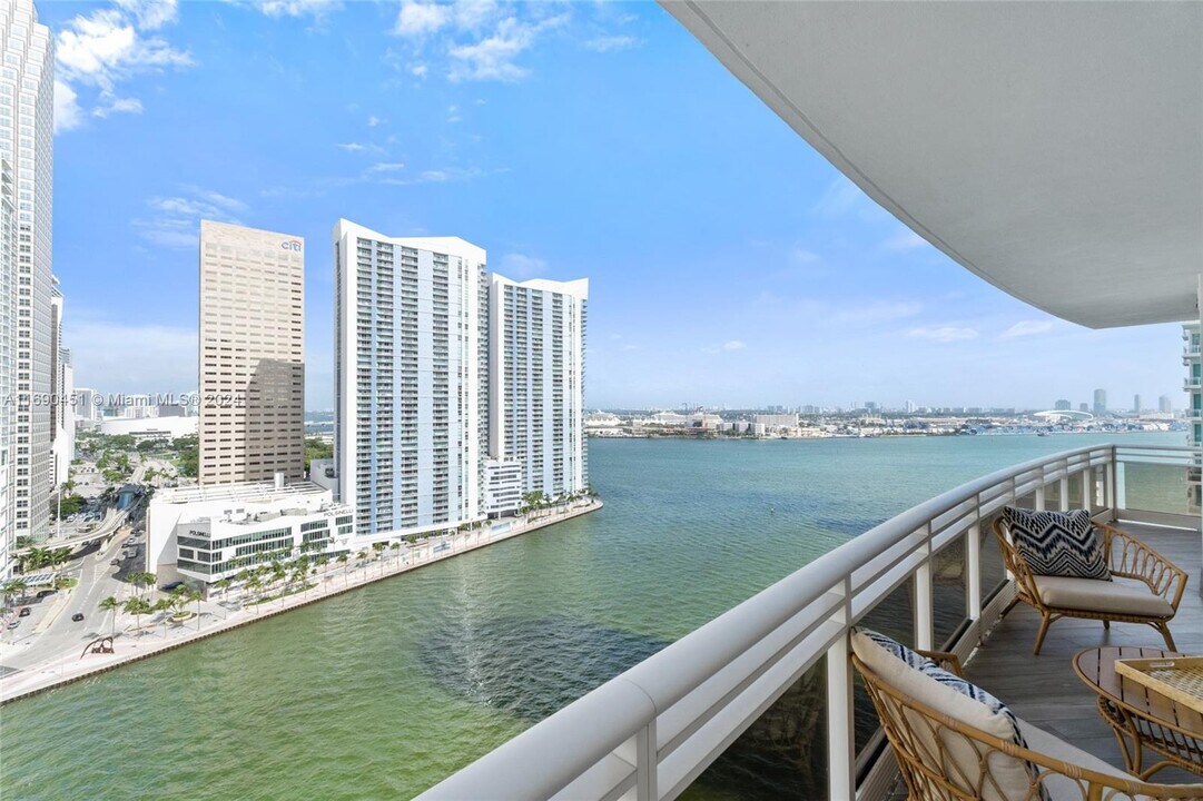 901 Brickell Key Blvd, Unit 2106 in Miami, FL - Building Photo