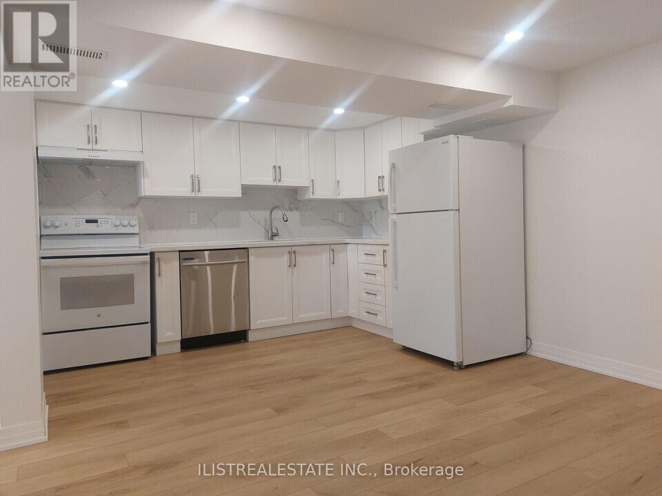 18 Tardree Pl in Toronto, ON - Building Photo