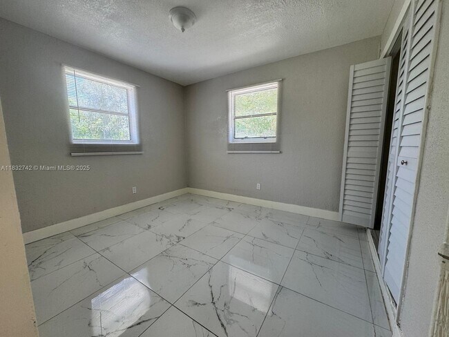 437 NW 17th Ave in Fort Lauderdale, FL - Building Photo - Building Photo